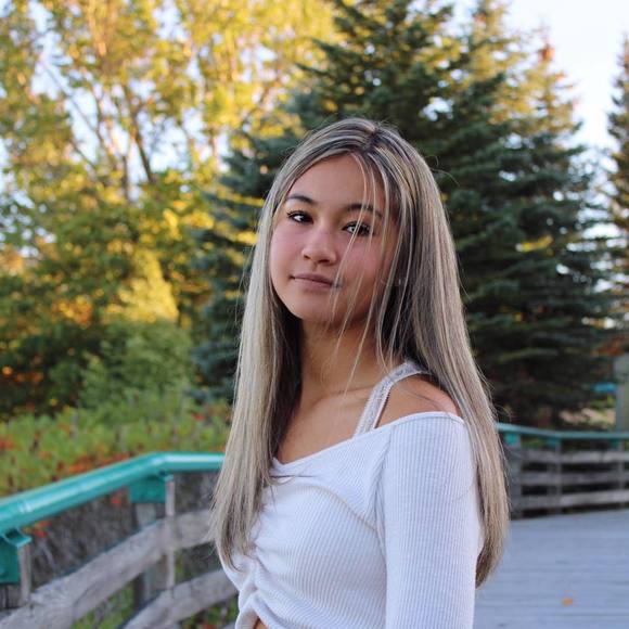 Meet your Posher, Kanita - Picture 1 of 1